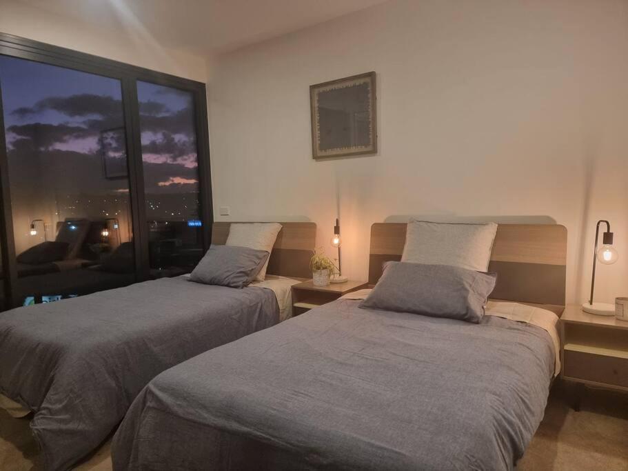 2 Bedrooms Aptmt With Ocean View Джилонг Екстериор снимка