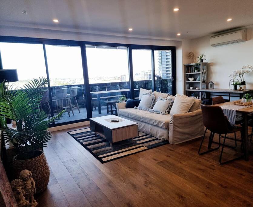 2 Bedrooms Aptmt With Ocean View Джилонг Екстериор снимка