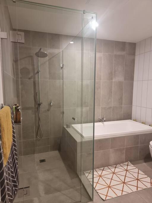2 Bedrooms Aptmt With Ocean View Джилонг Екстериор снимка