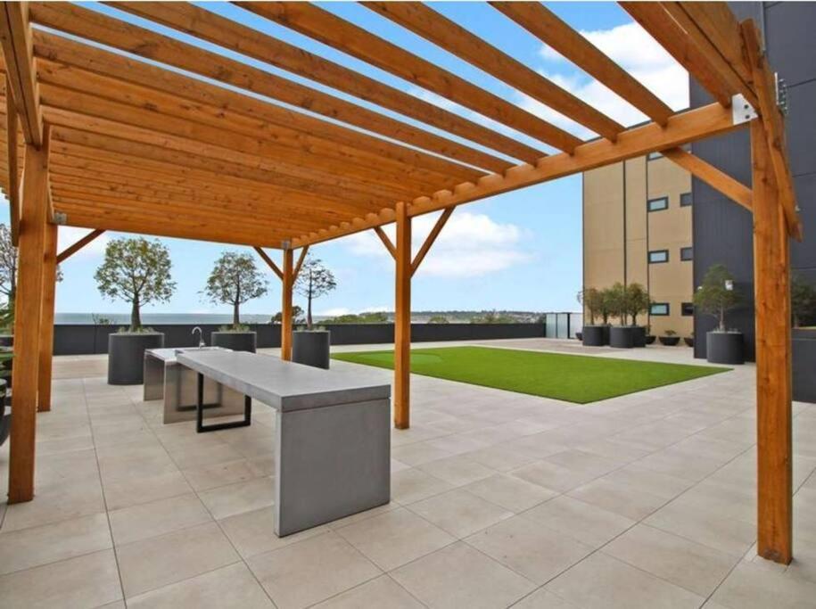 2 Bedrooms Aptmt With Ocean View Джилонг Екстериор снимка
