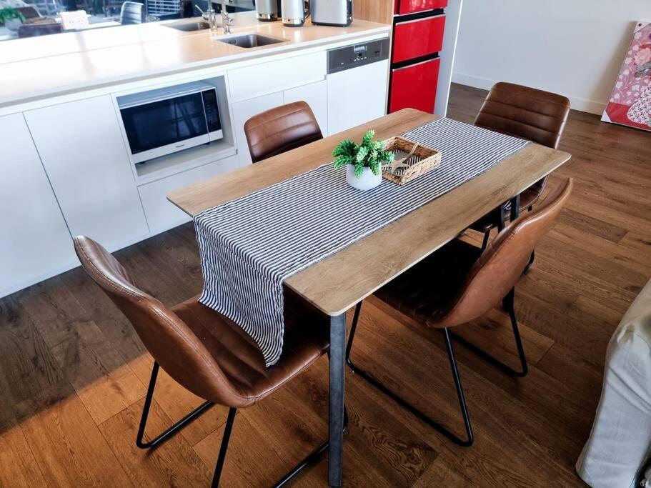 2 Bedrooms Aptmt With Ocean View Джилонг Екстериор снимка